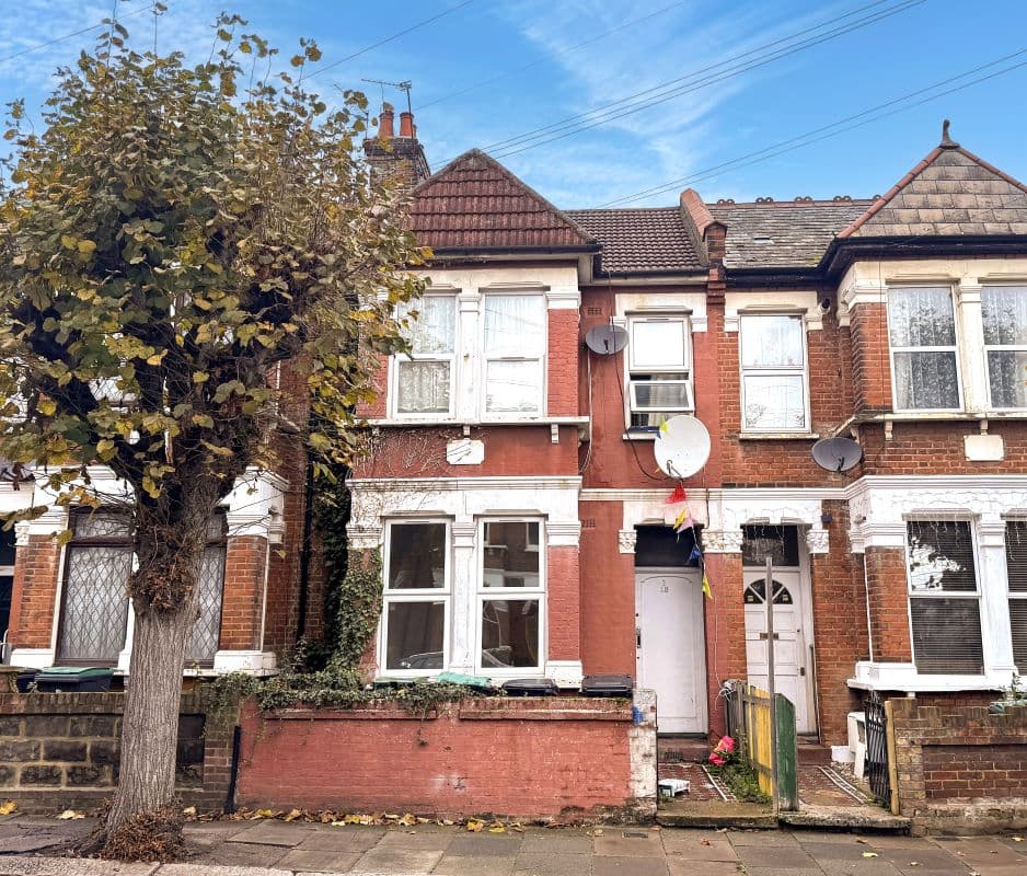 Leasehold Garden Flat Vacant Possession